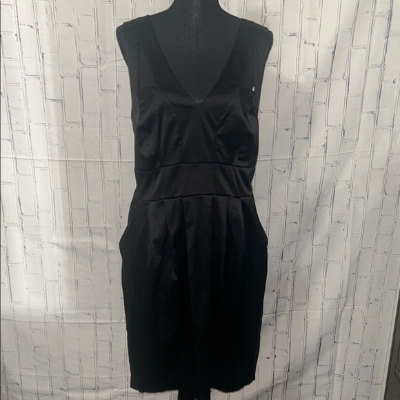 torrid Dresses & Skirts - EUC Torrid Elegant Black Sleeveless Dress. Criss cross back. Size 14.